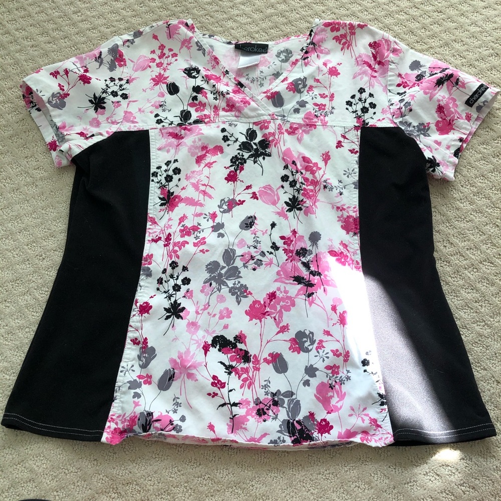 Size L pink flower scrub top